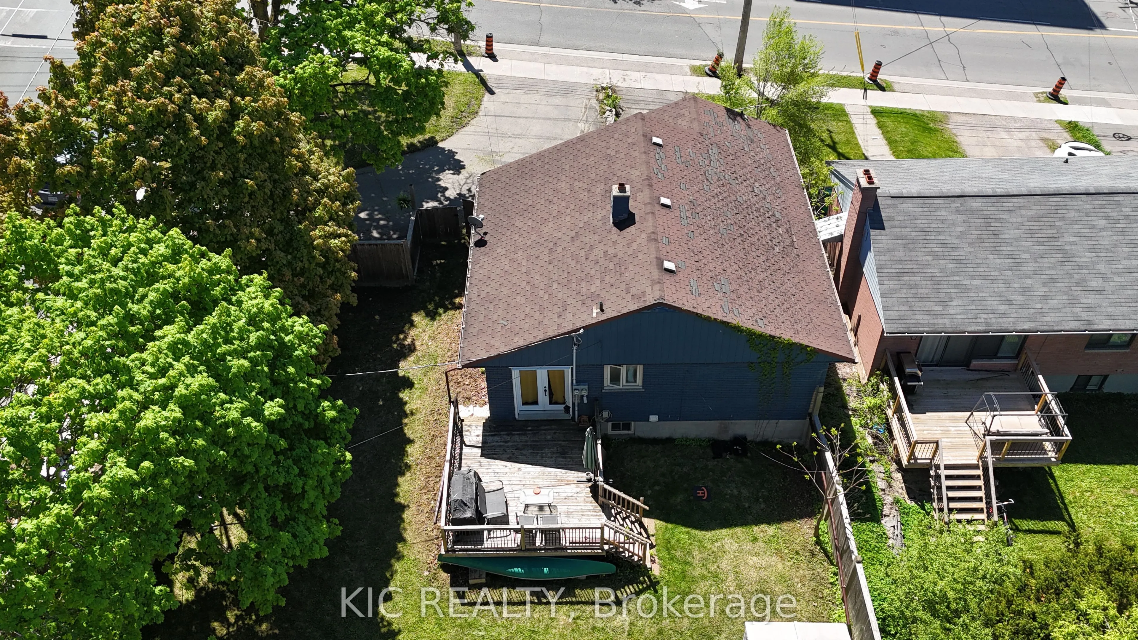 196 Hunter Street E