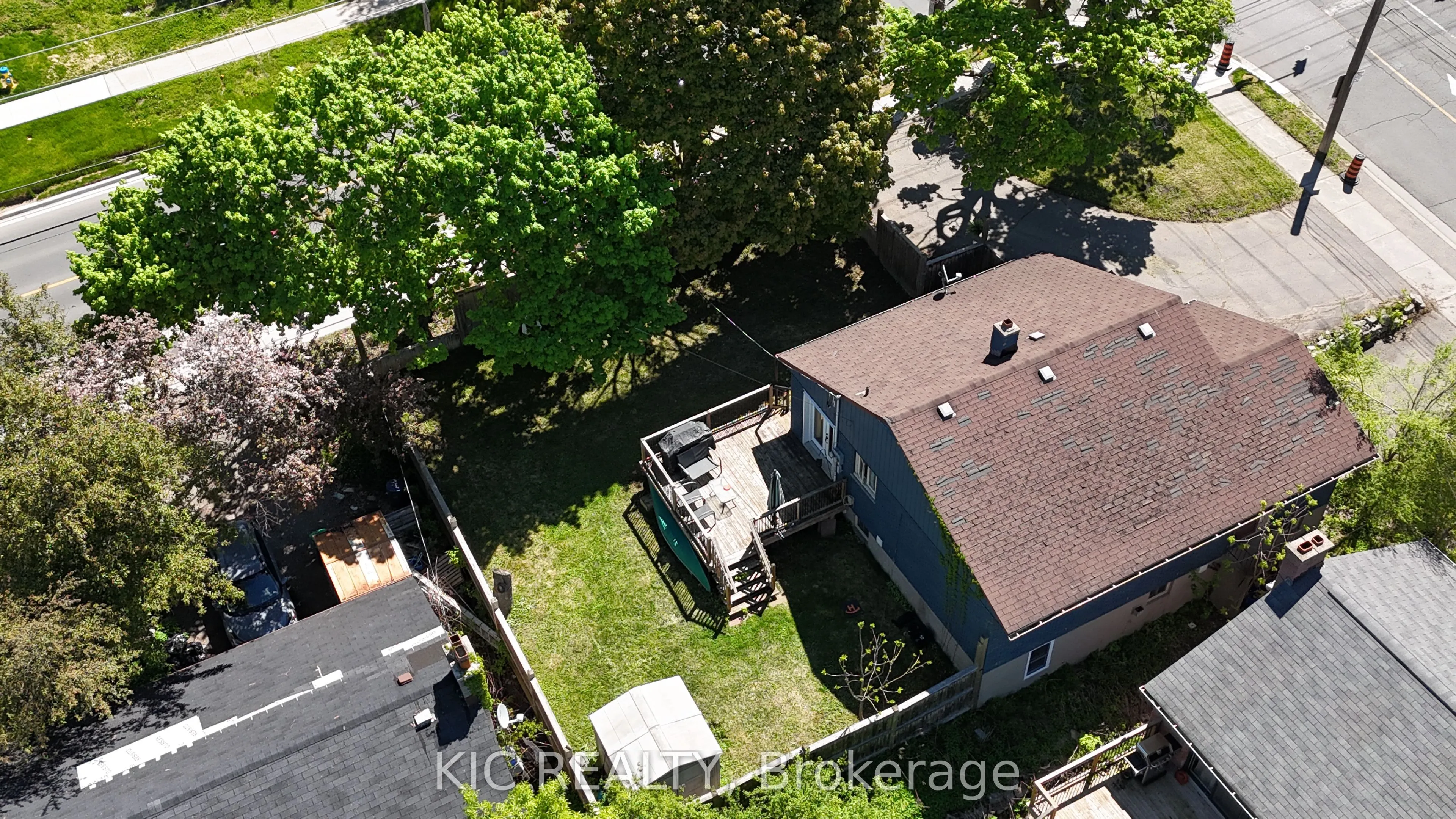 196 Hunter Street E