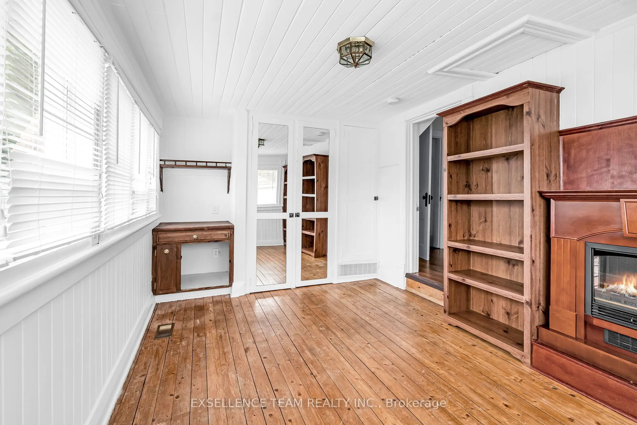 303 Fifth Street E