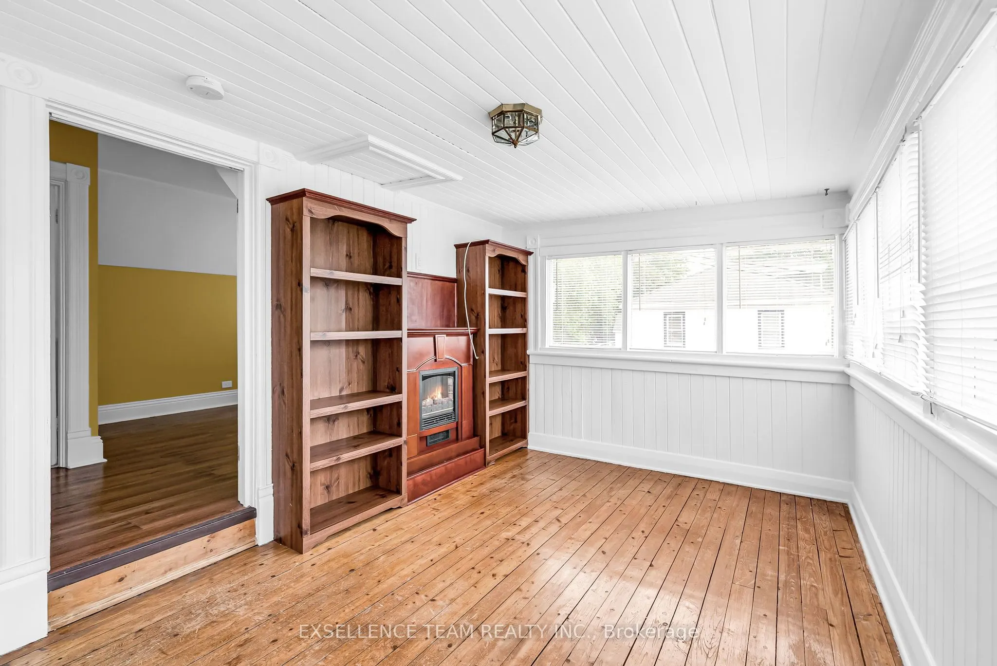 303 Fifth Street E