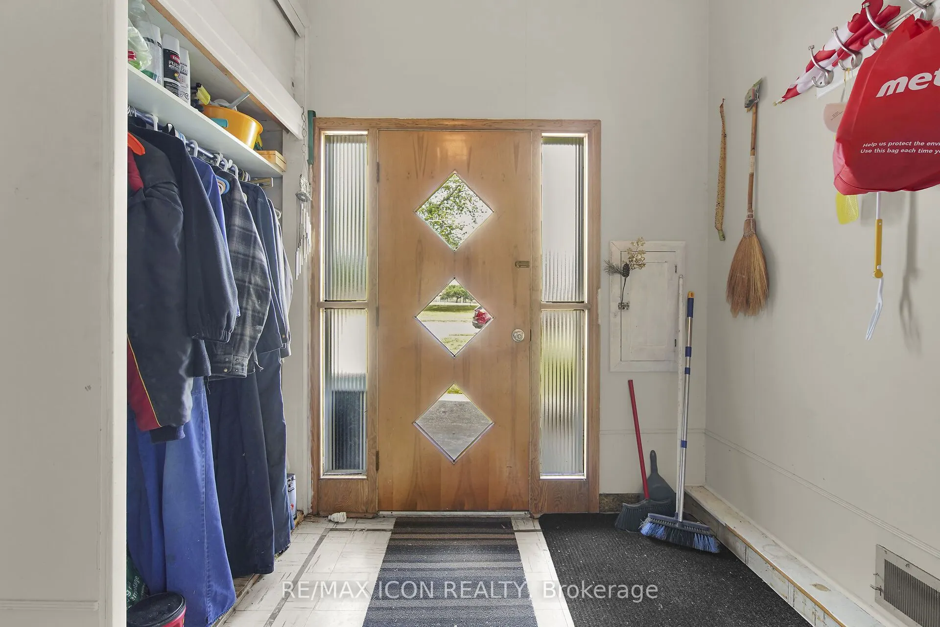 103 Brock Street E