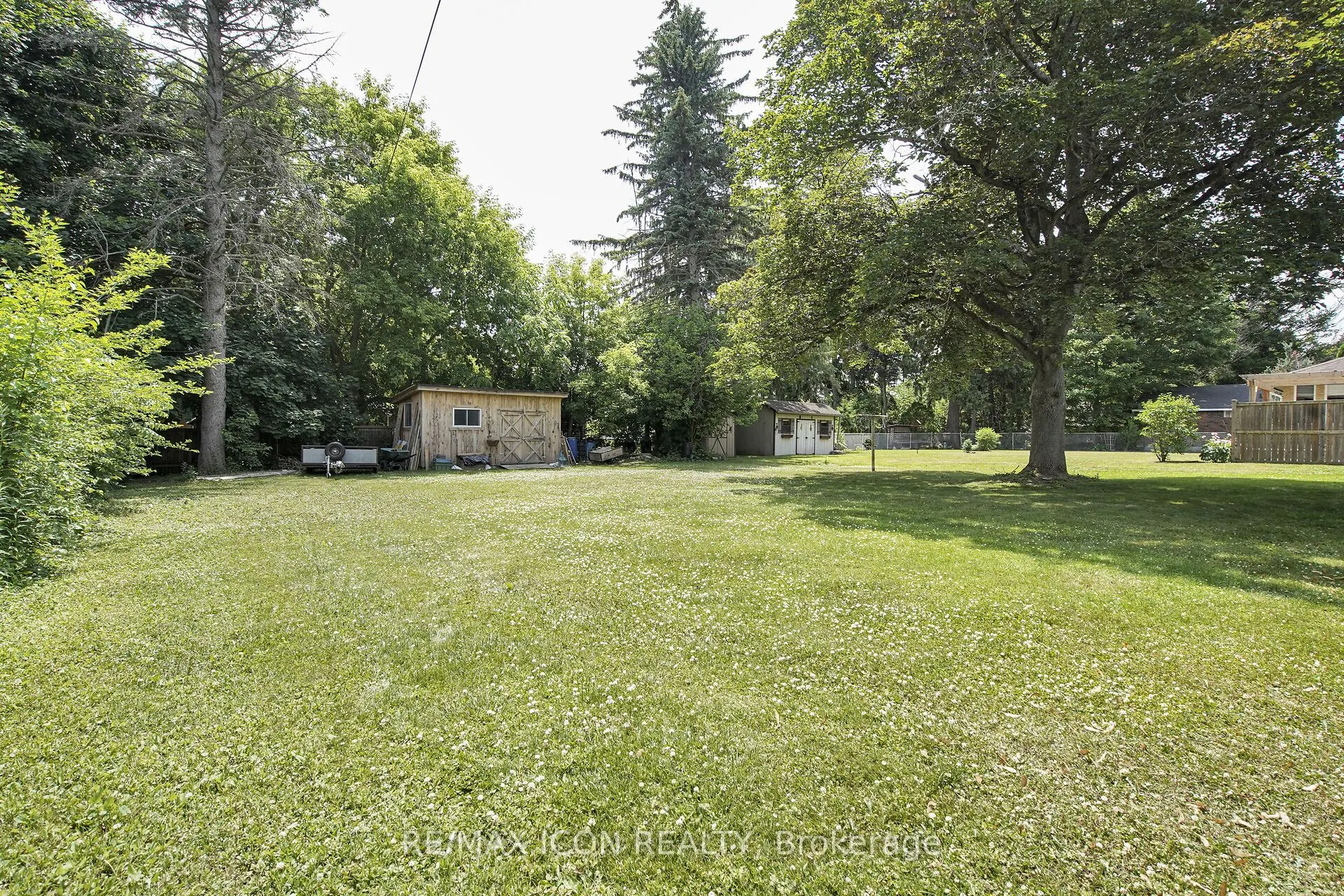103 Brock Street E