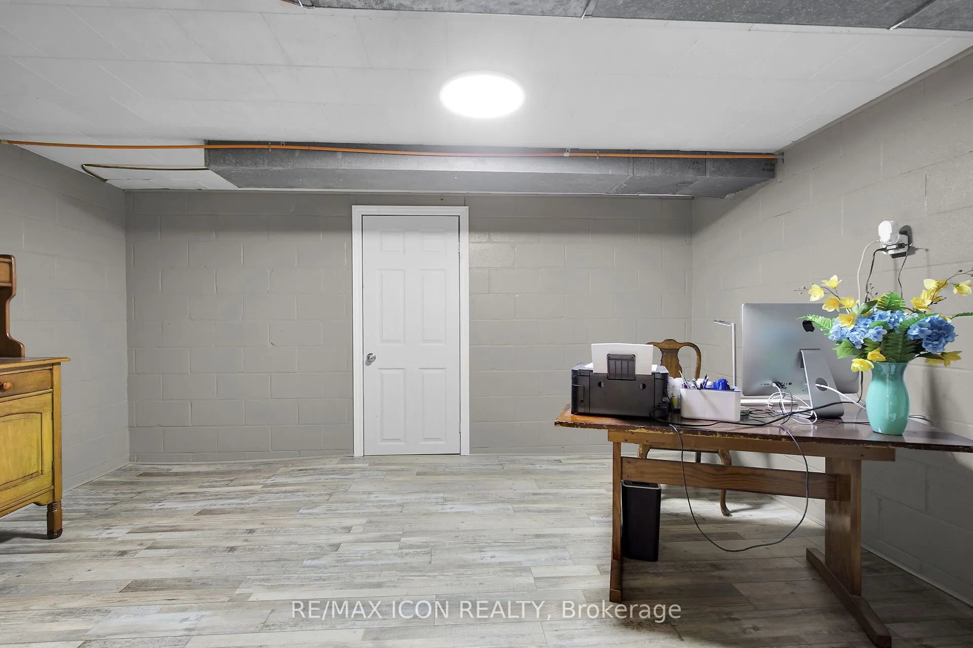103 Brock Street E