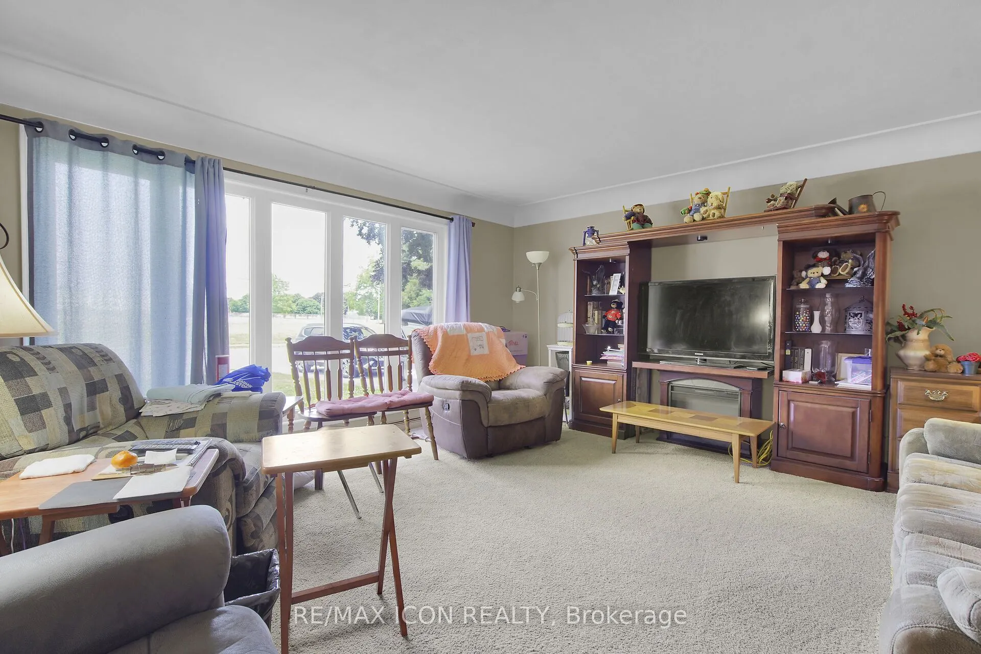 103 Brock Street E