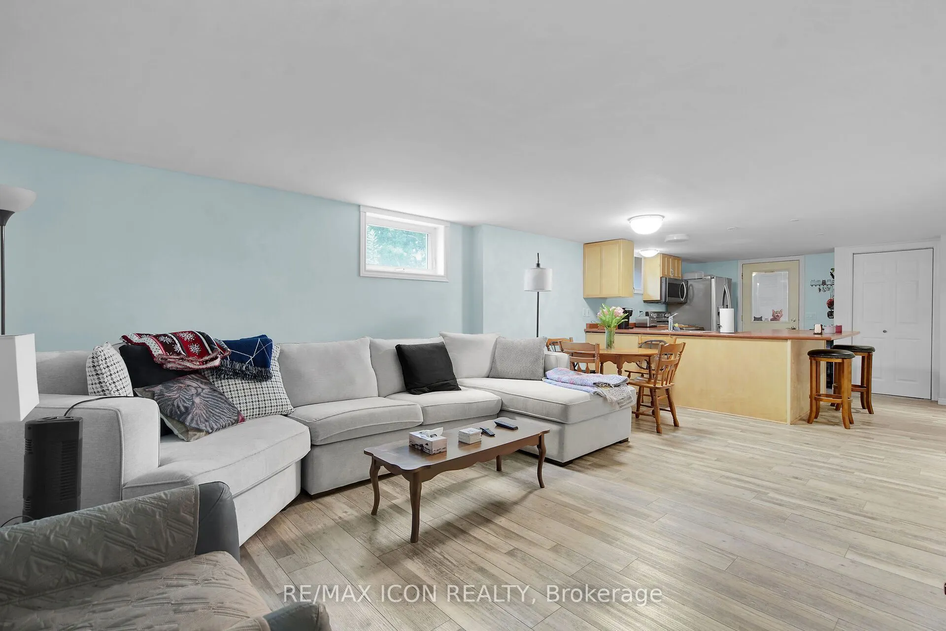 103 Brock Street E