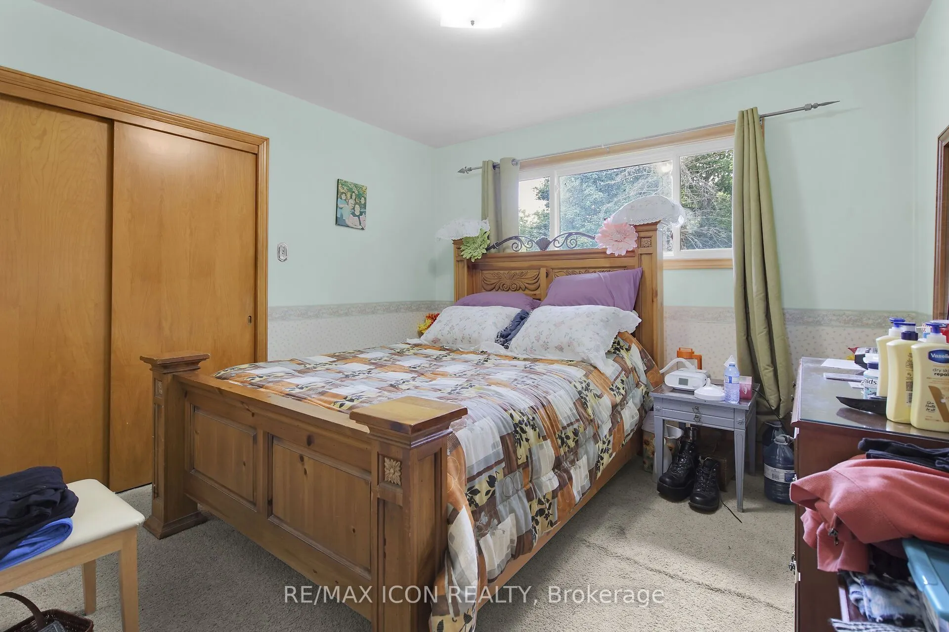103 Brock Street E