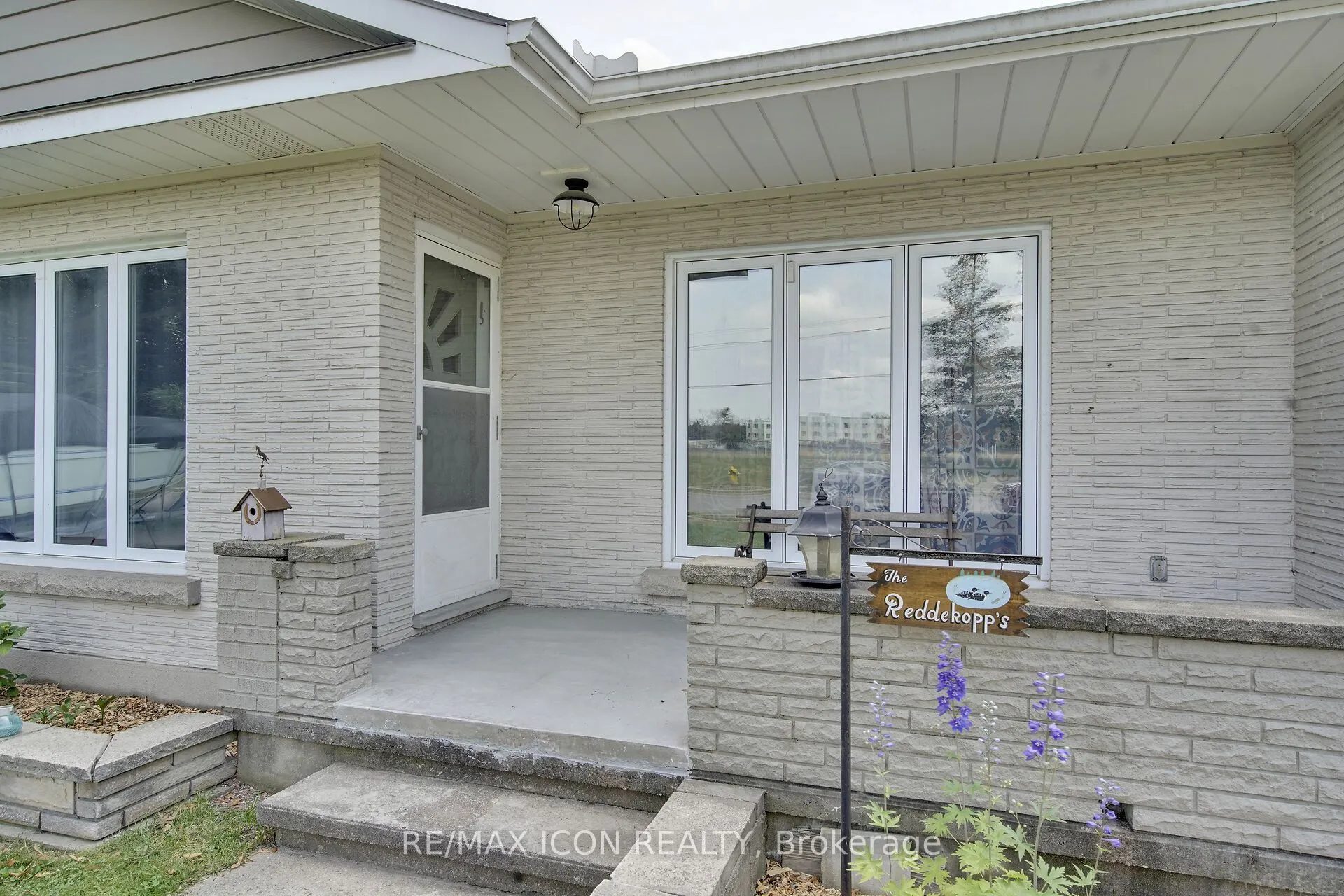 103 Brock Street E