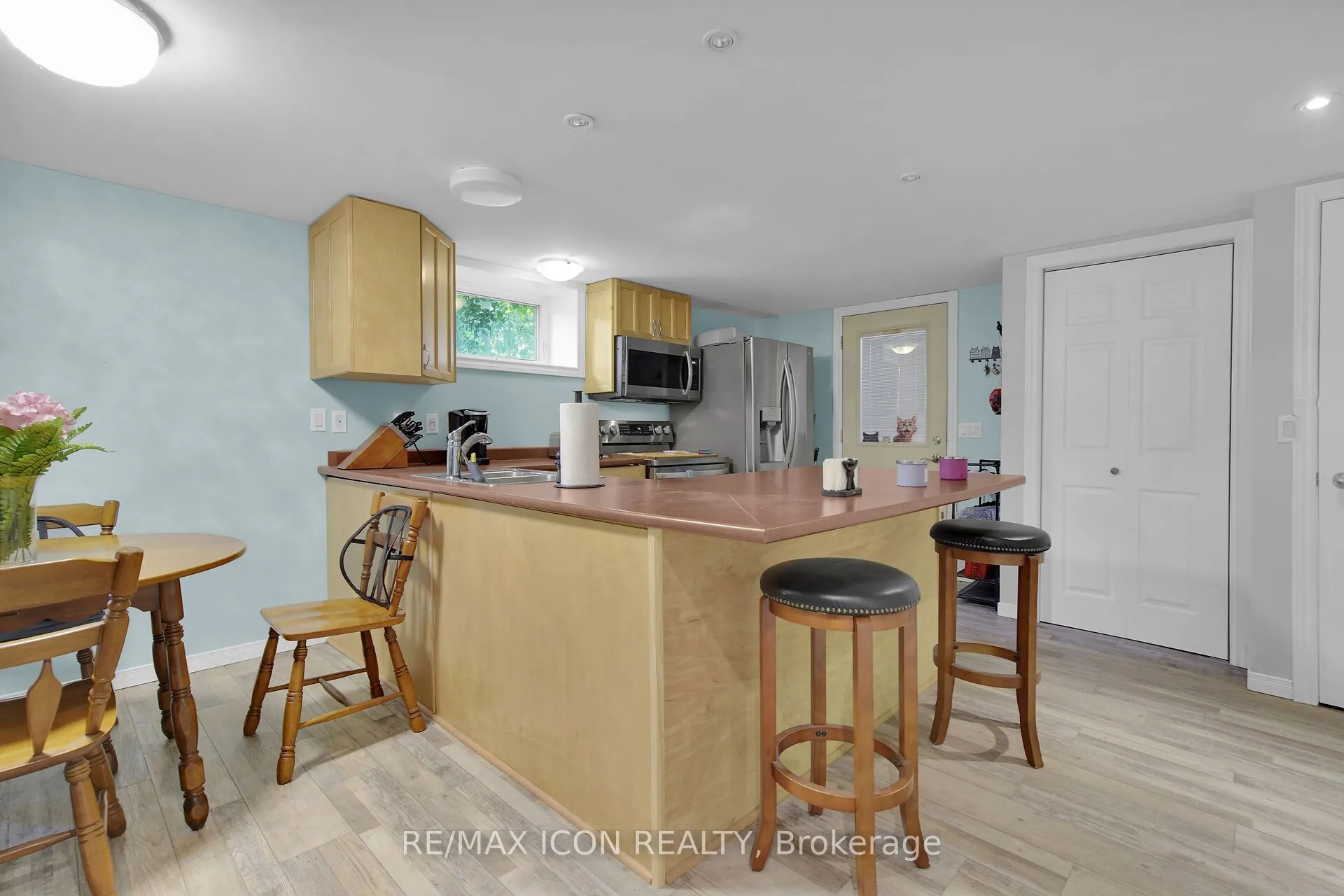 103 Brock Street E