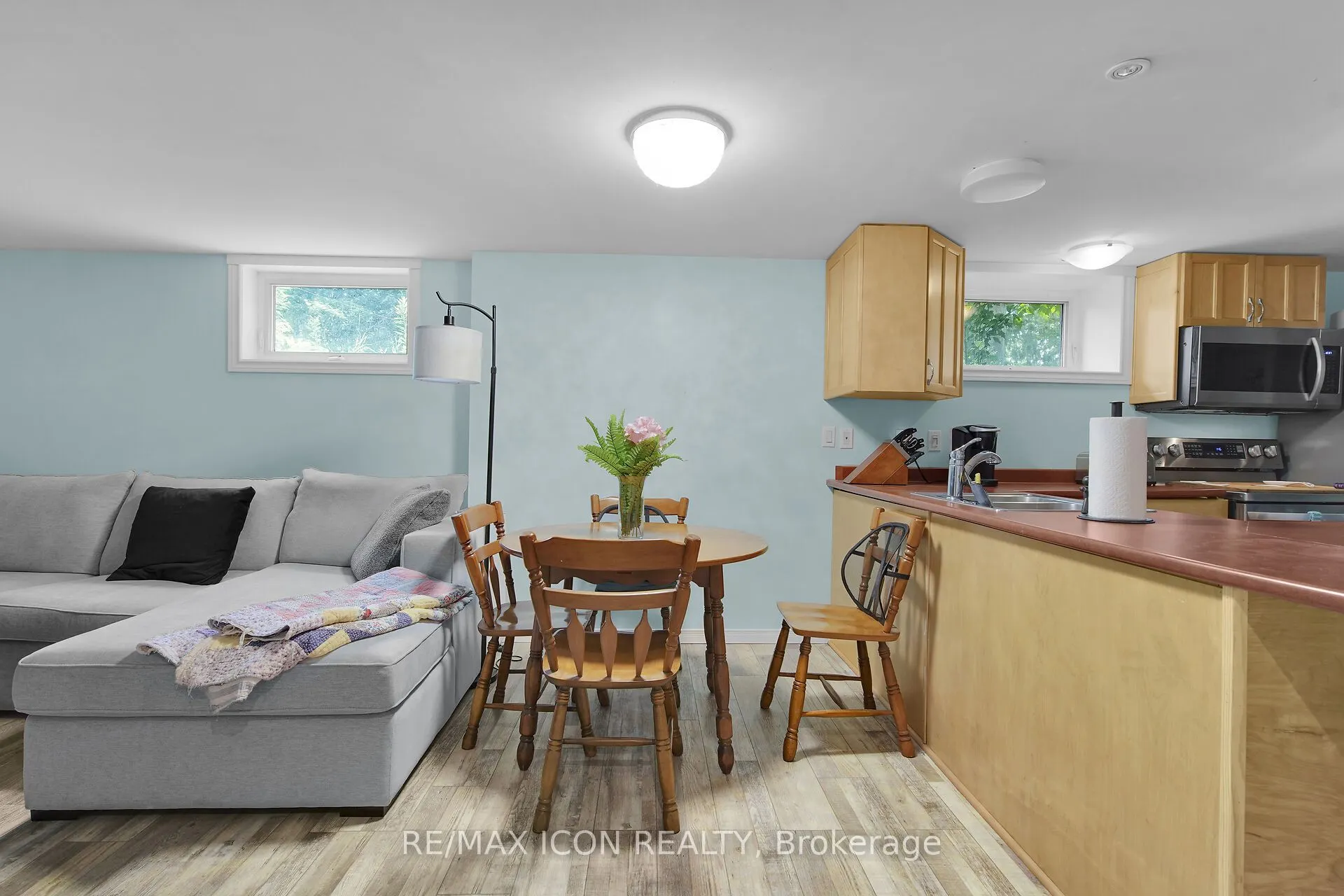 103 Brock Street E