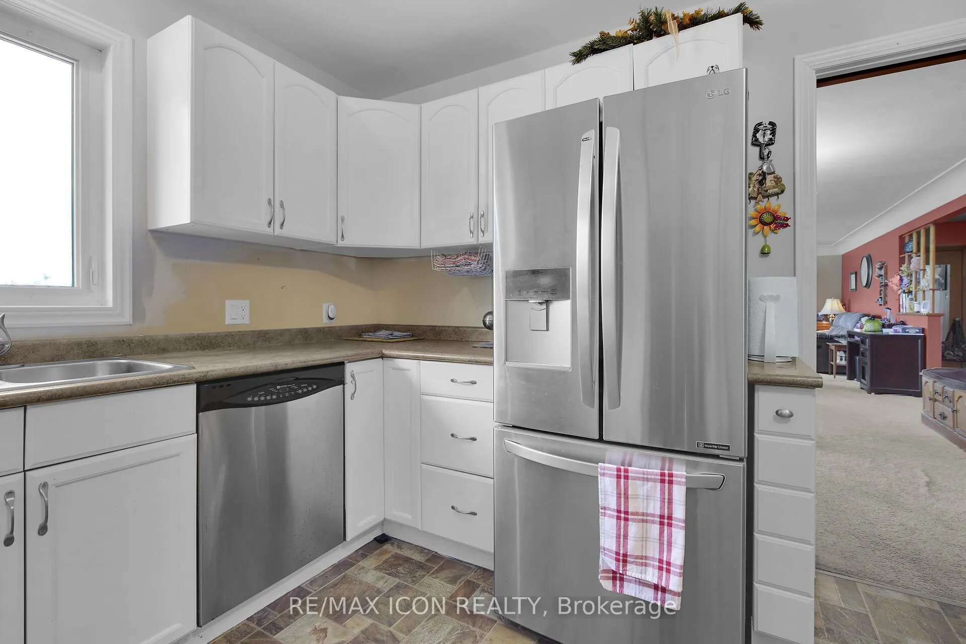 103 Brock Street E