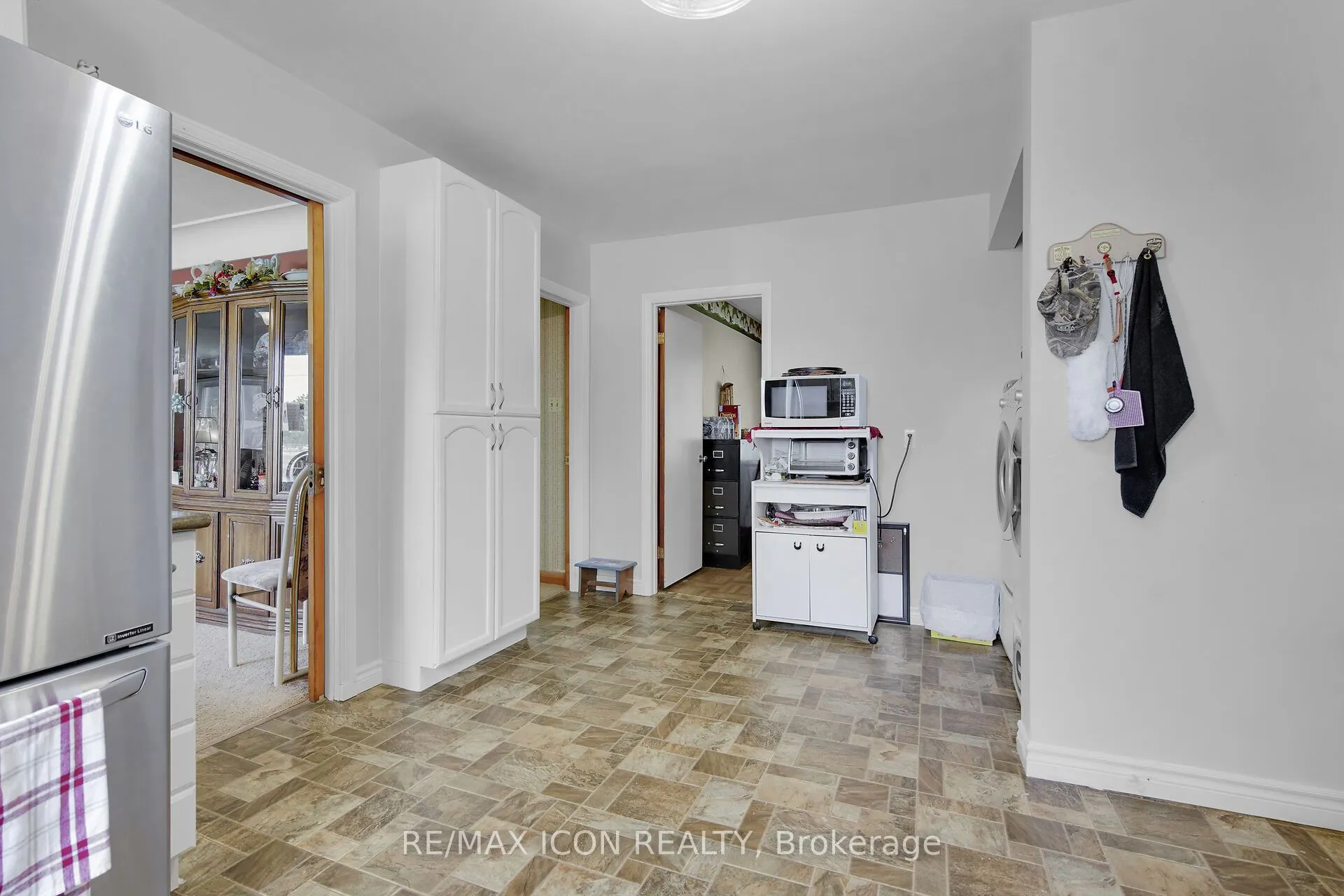 103 Brock Street E