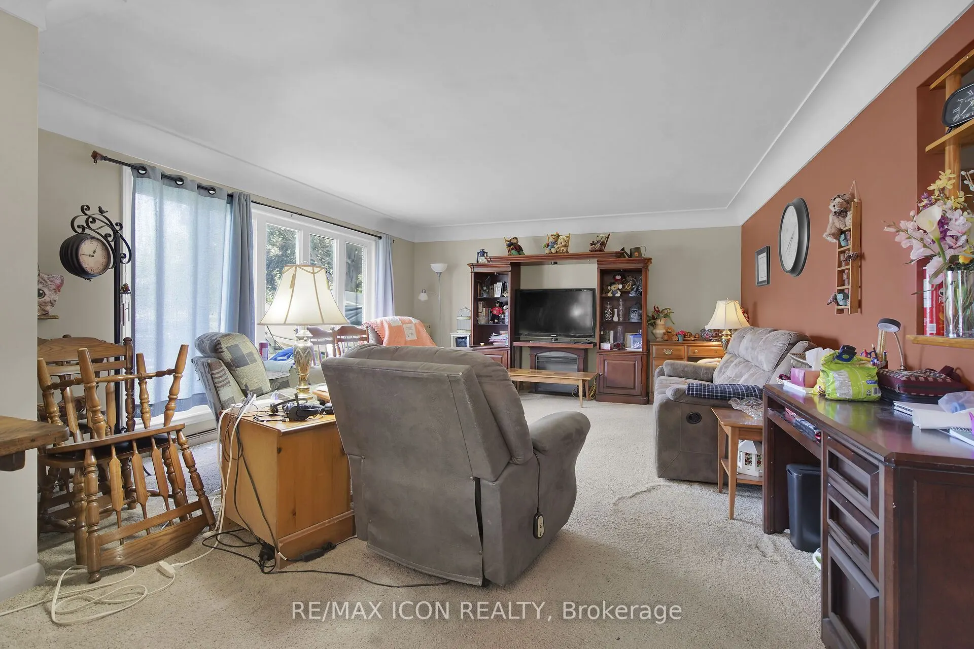 103 Brock Street E