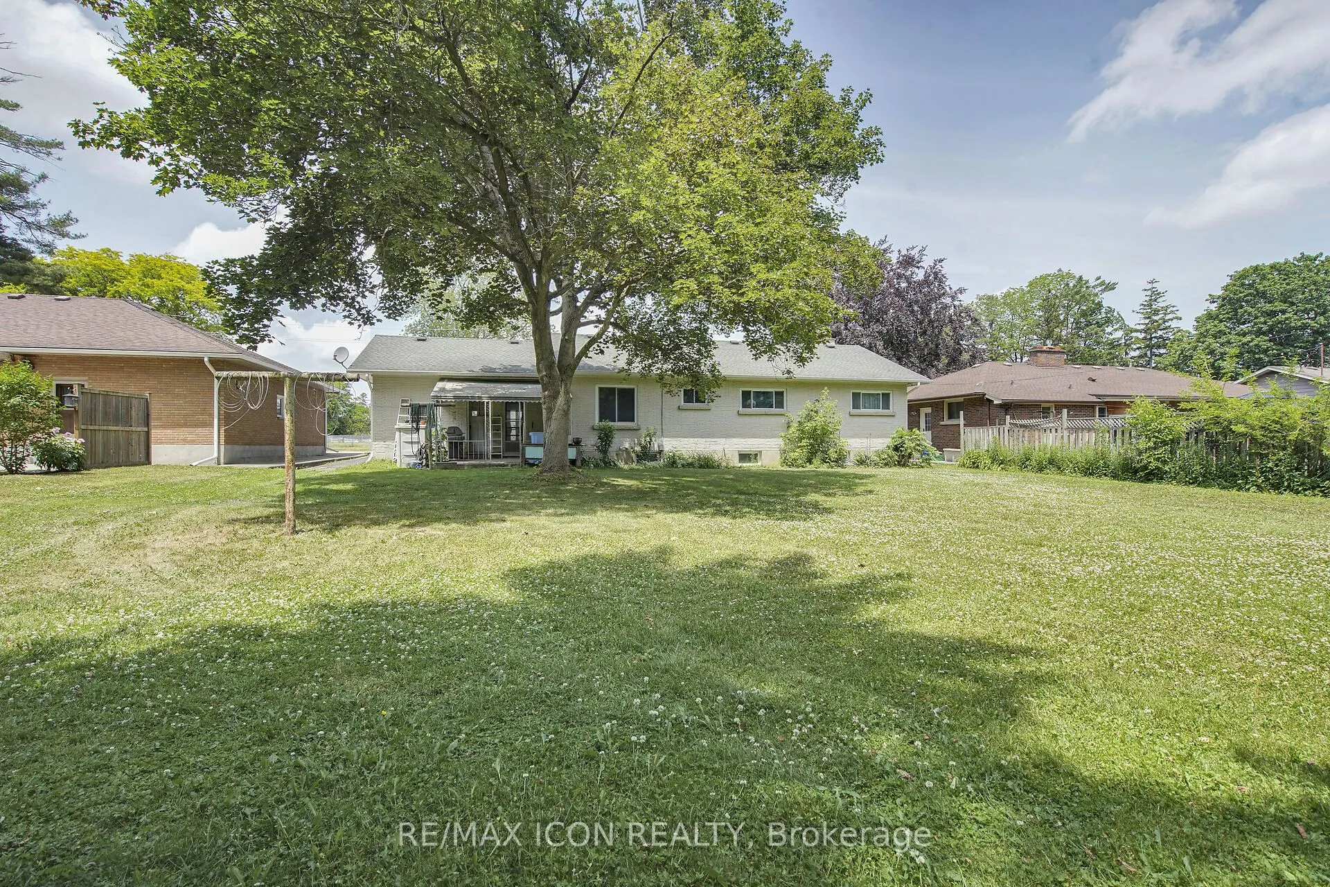 103 Brock Street E