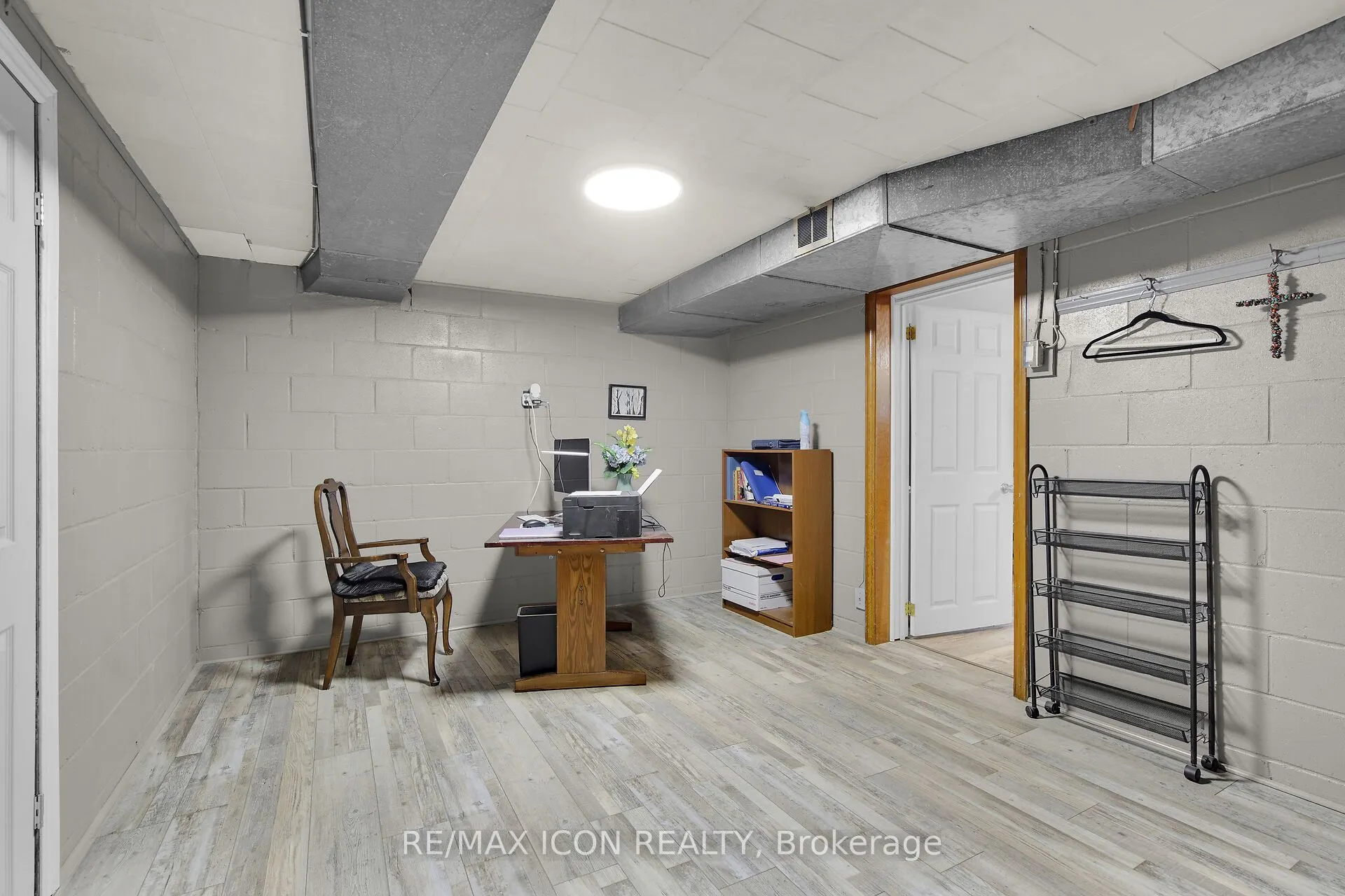 103 Brock Street E