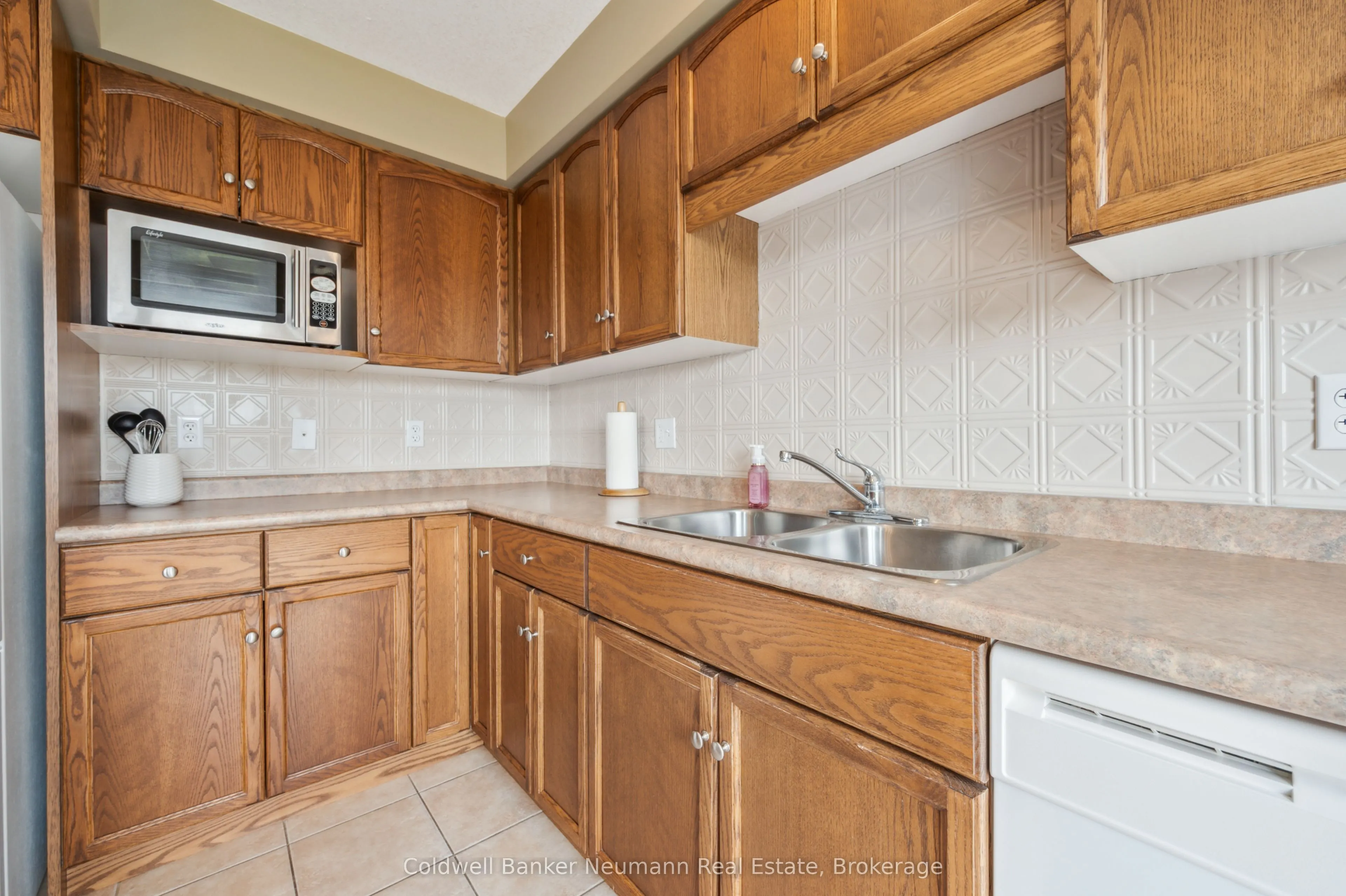 60 Hasler Crescent