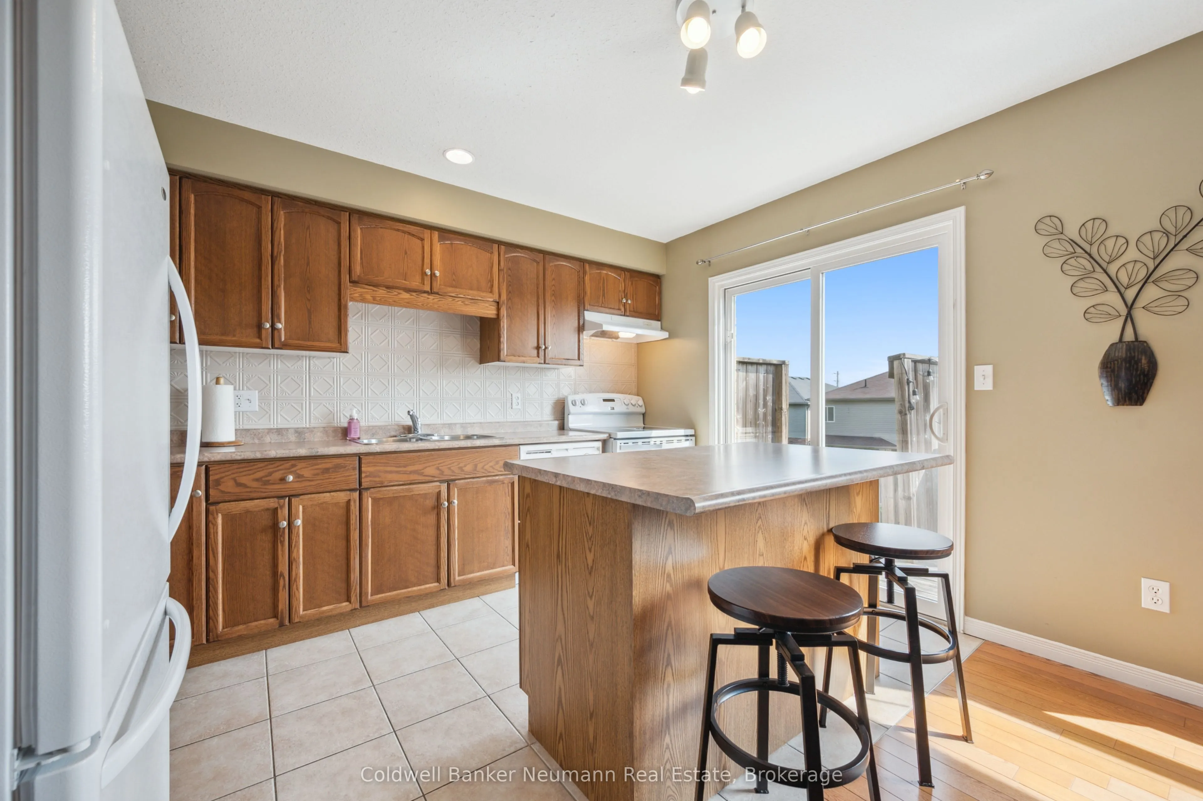 60 Hasler Crescent