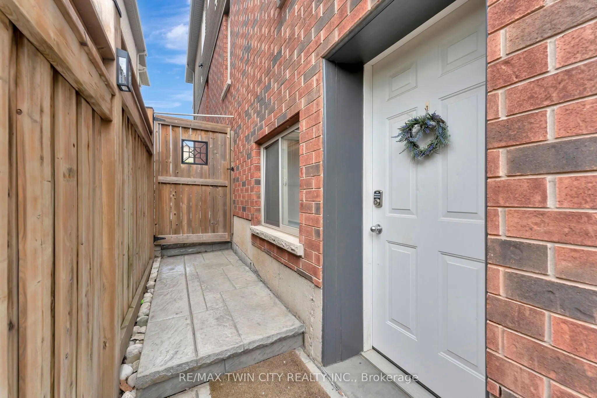 66 Sexton Crescent