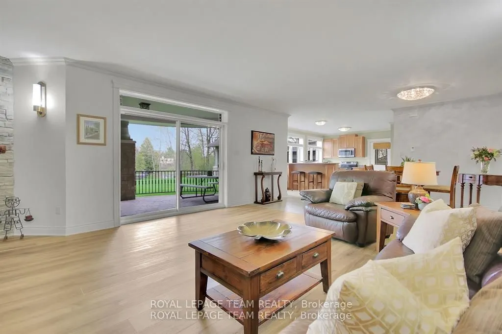 5591 Manotick Main Street