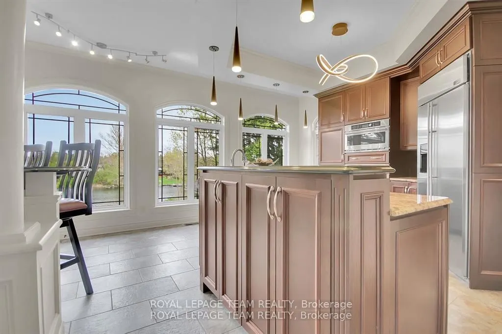 5591 Manotick Main Street