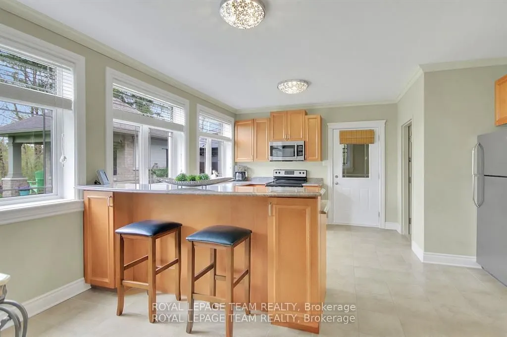5591 Manotick Main Street