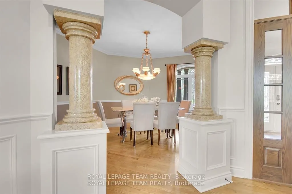 5591 Manotick Main Street