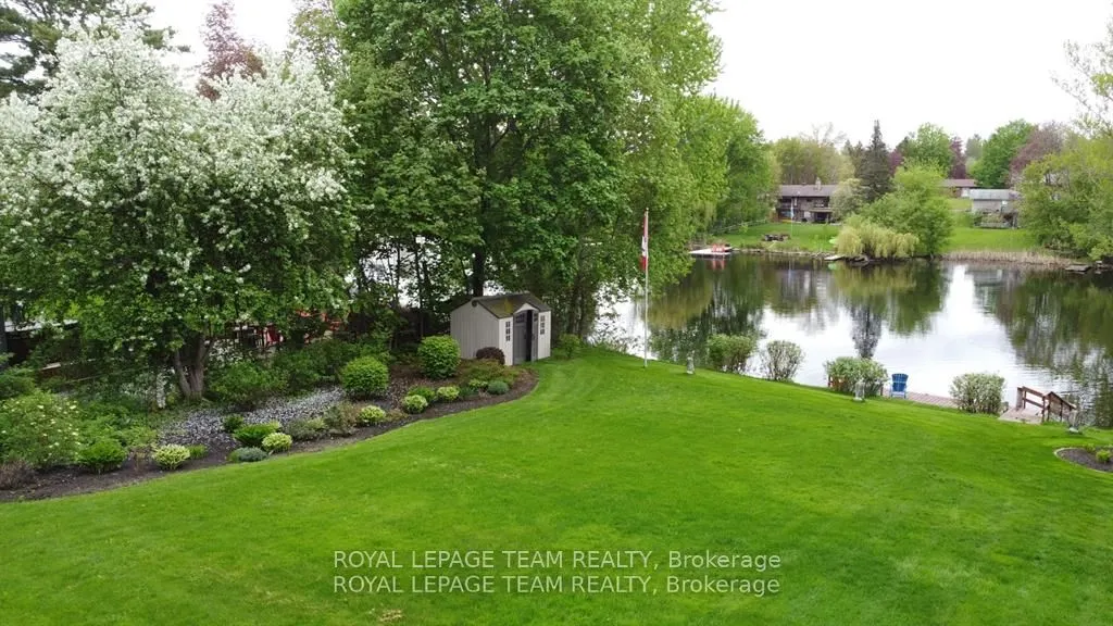 5591 Manotick Main Street