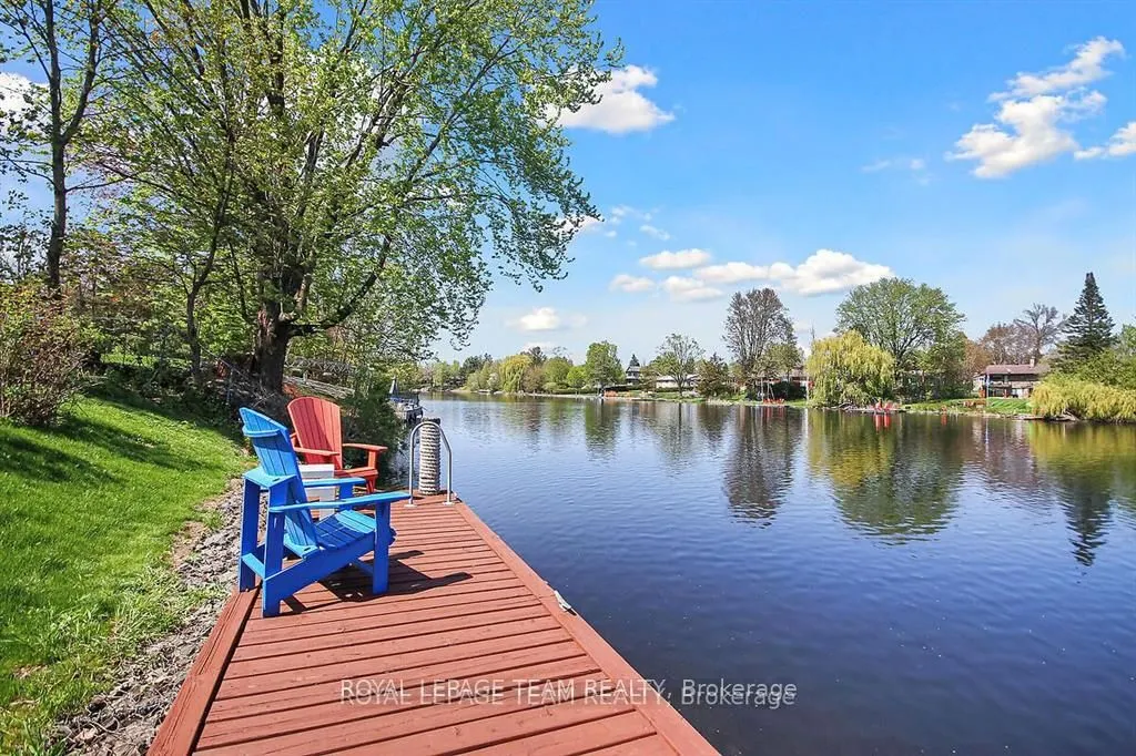 5591 Manotick Main Street