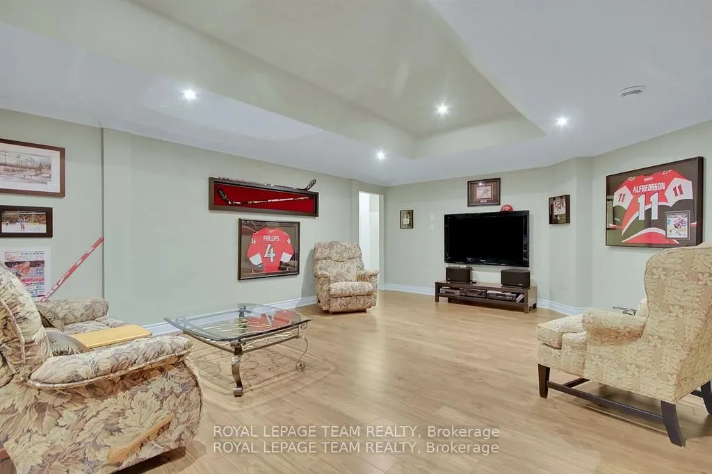 5591 Manotick Main Street
