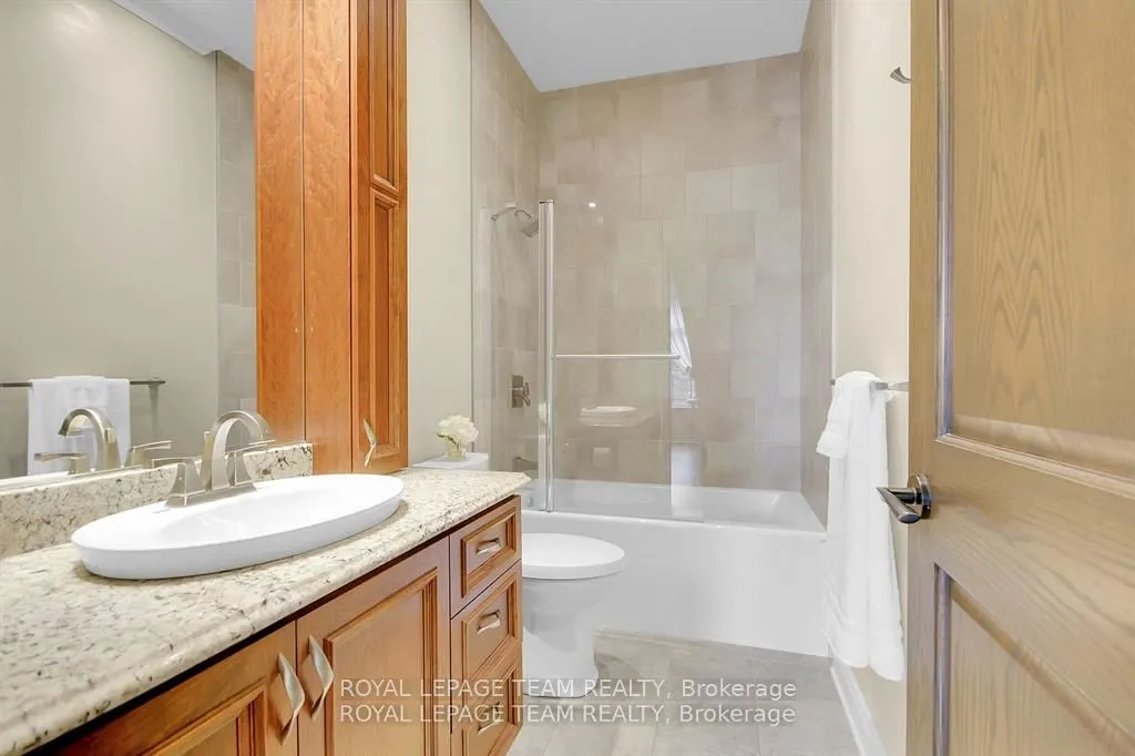 5591 Manotick Main Street