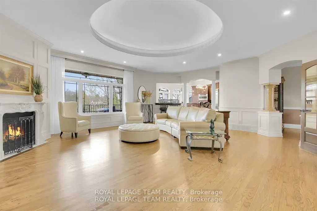 5591 Manotick Main Street