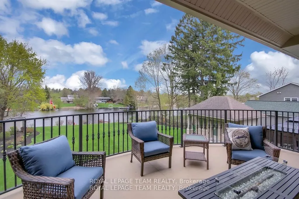 5591 Manotick Main Street