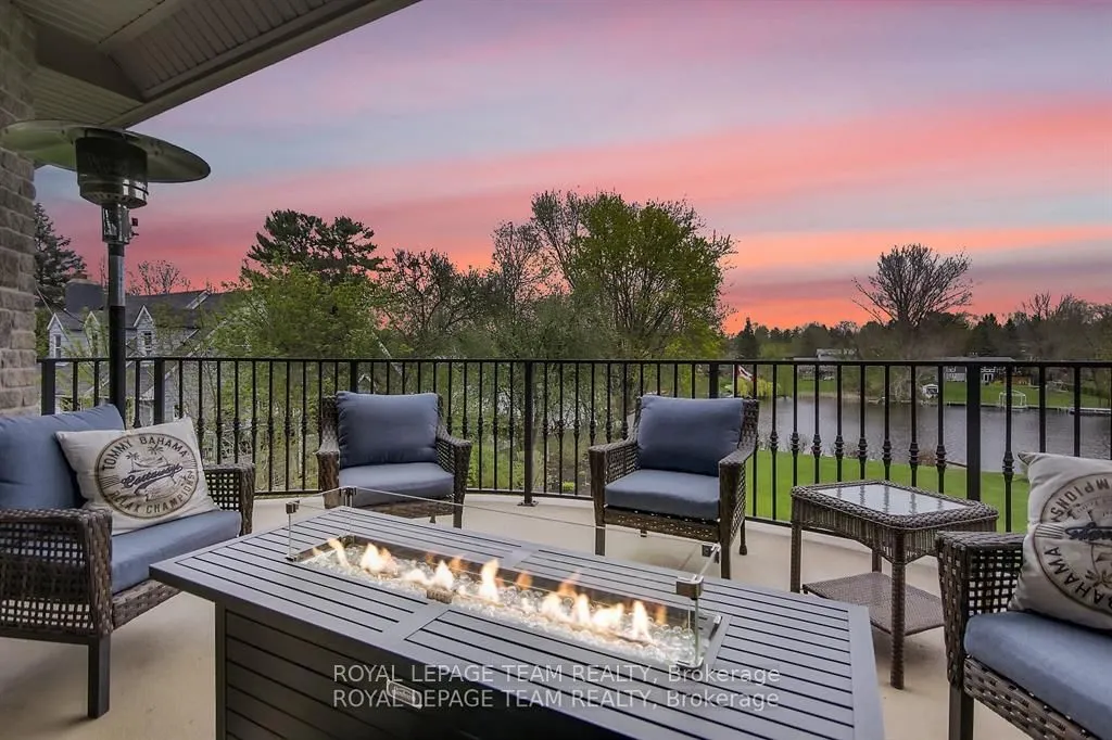 5591 Manotick Main Street