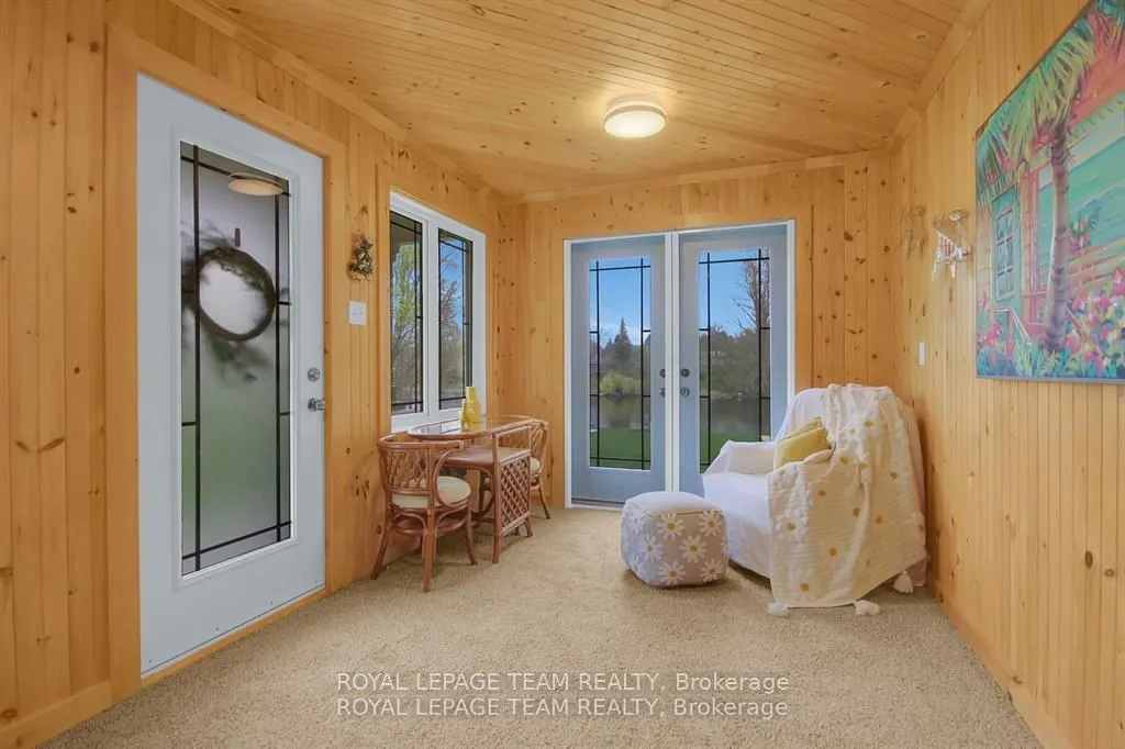 5591 Manotick Main Street