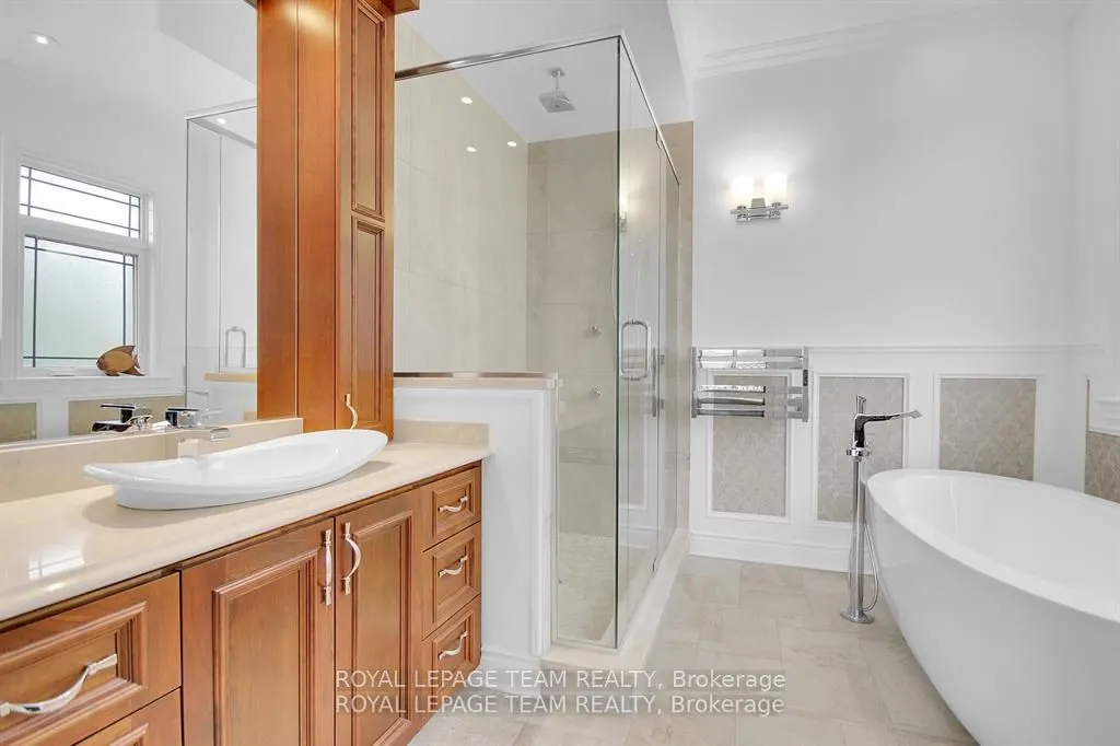 5591 Manotick Main Street