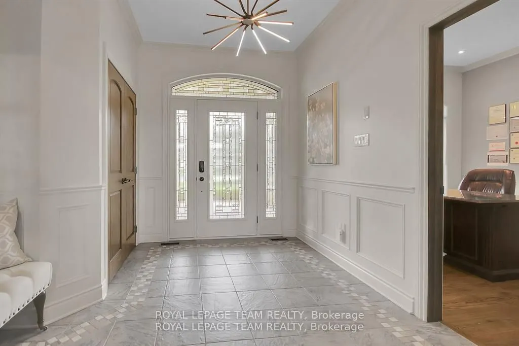 5591 Manotick Main Street