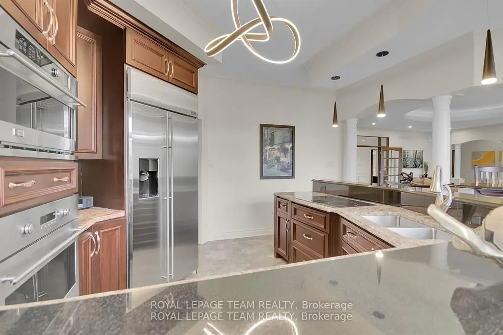 5591 Manotick Main Street