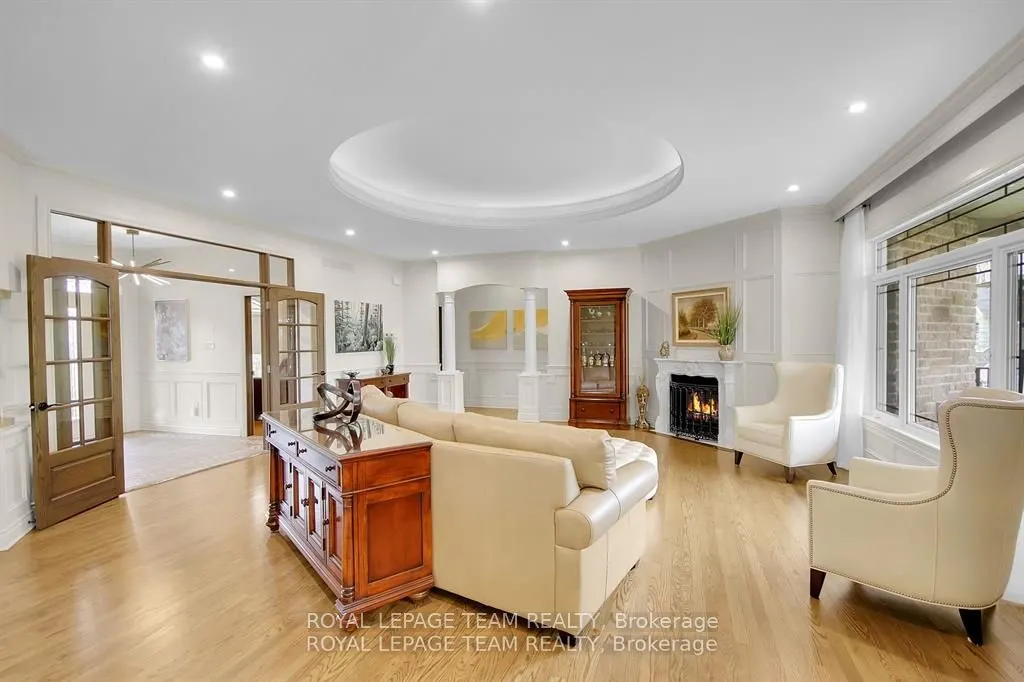5591 Manotick Main Street