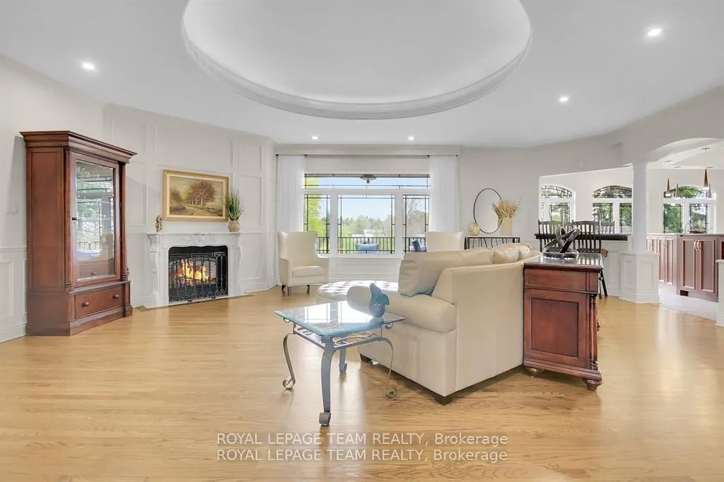 5591 Manotick Main Street