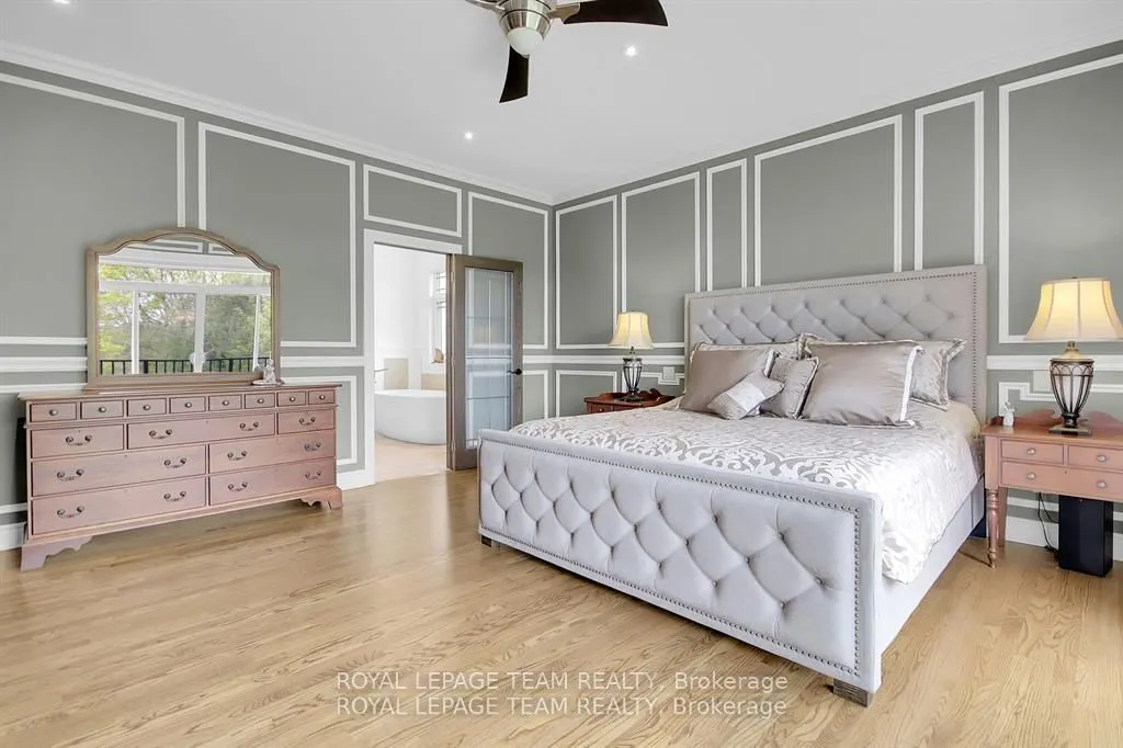 5591 Manotick Main Street