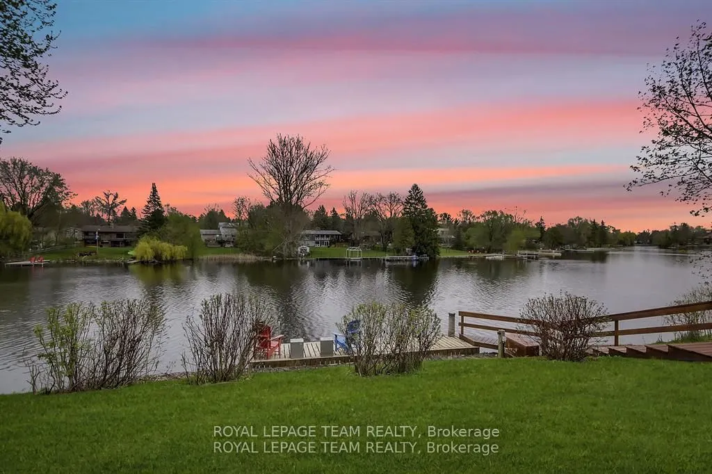 5591 Manotick Main Street