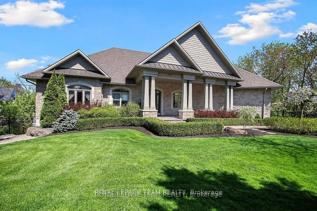5591 Manotick Main Street