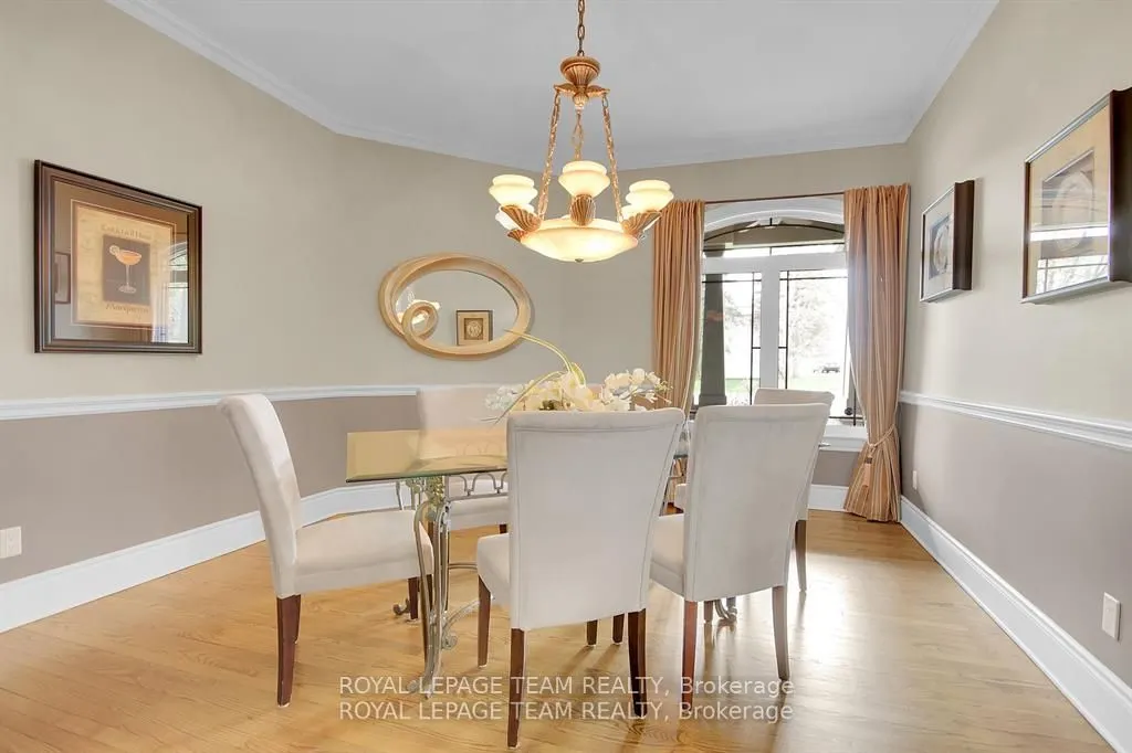 5591 Manotick Main Street