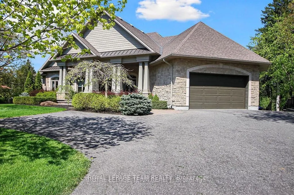 5591 Manotick Main Street