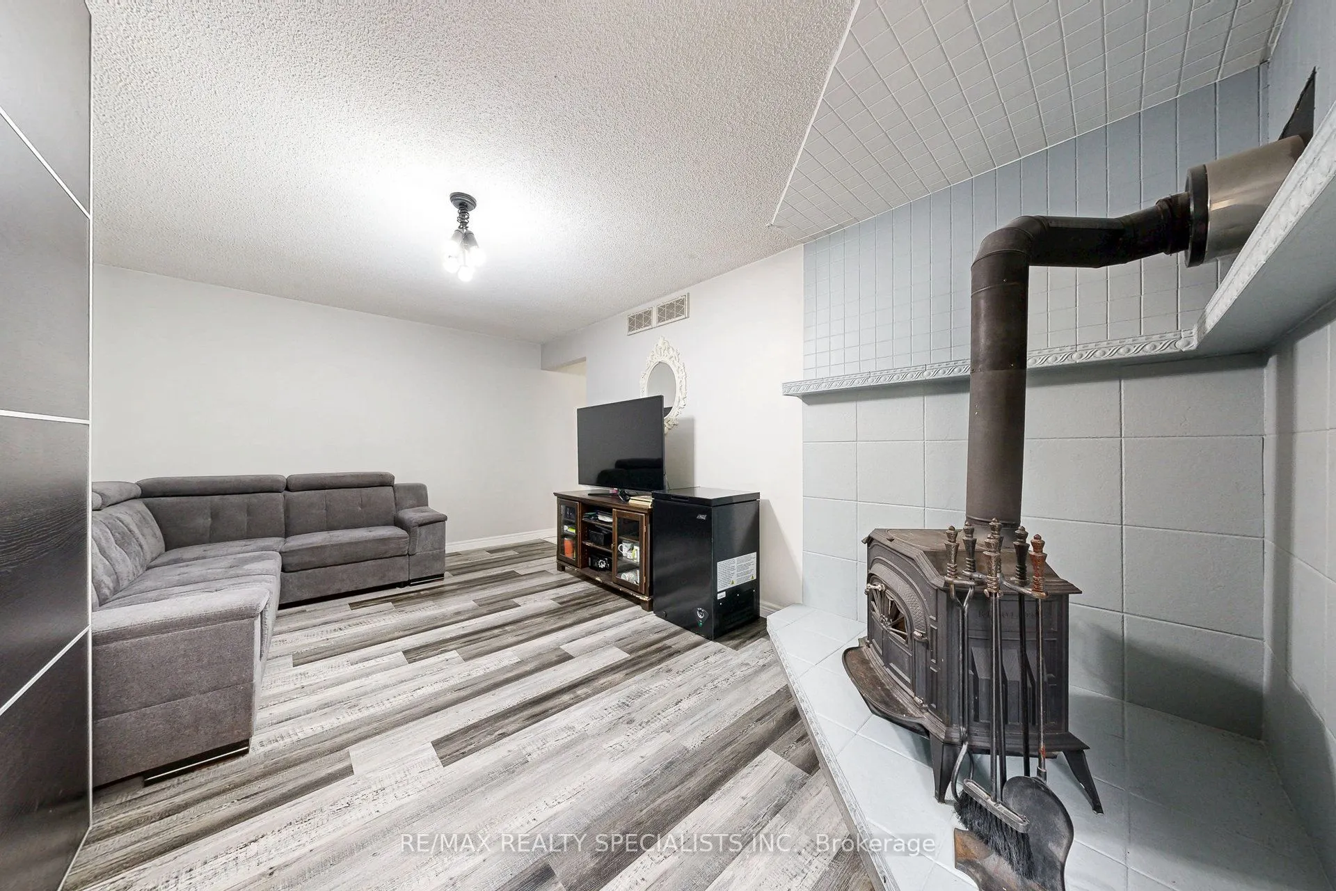 99 Pinnacle Drive
