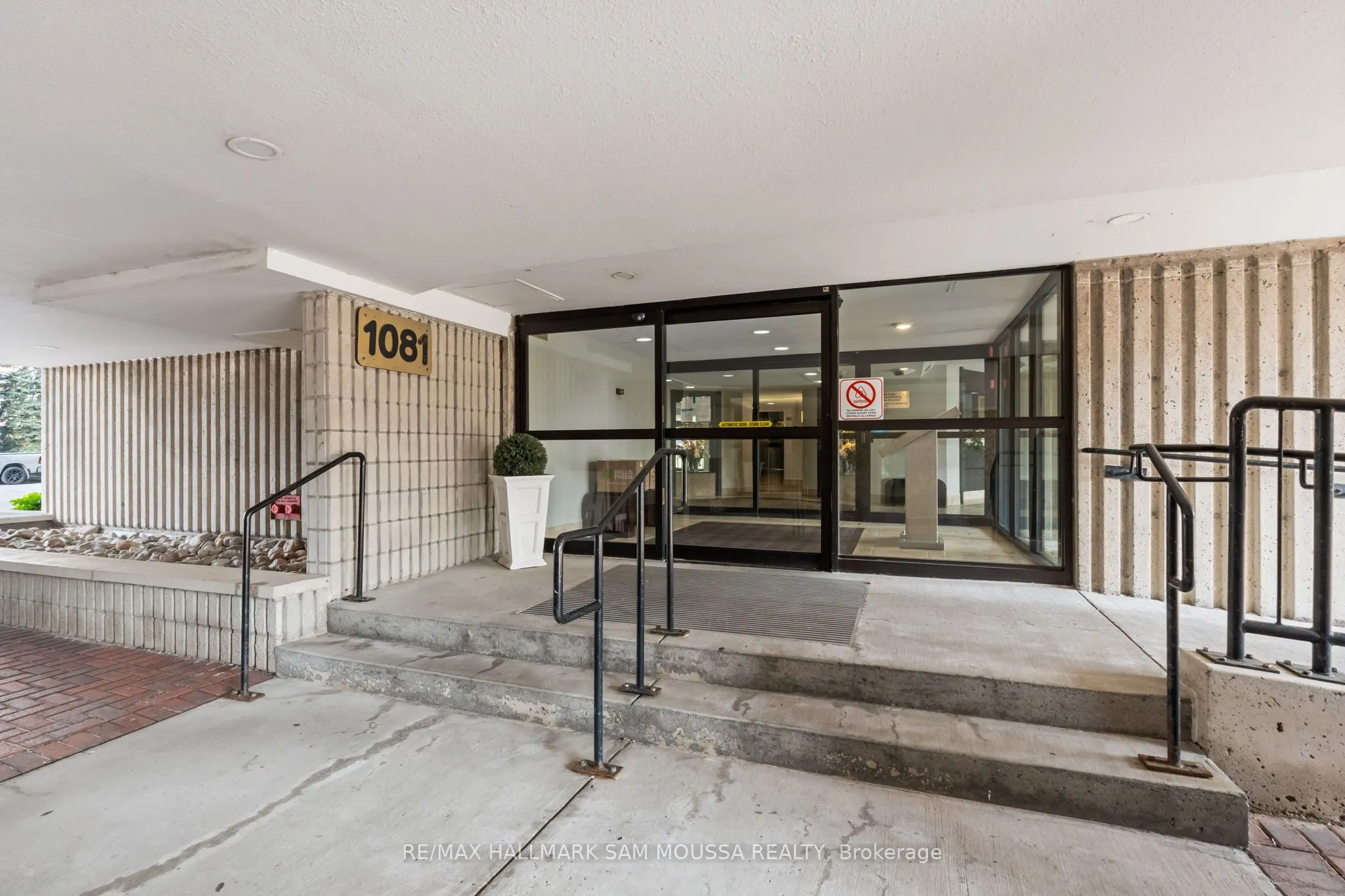 1081 Ambleside Drive, #2003