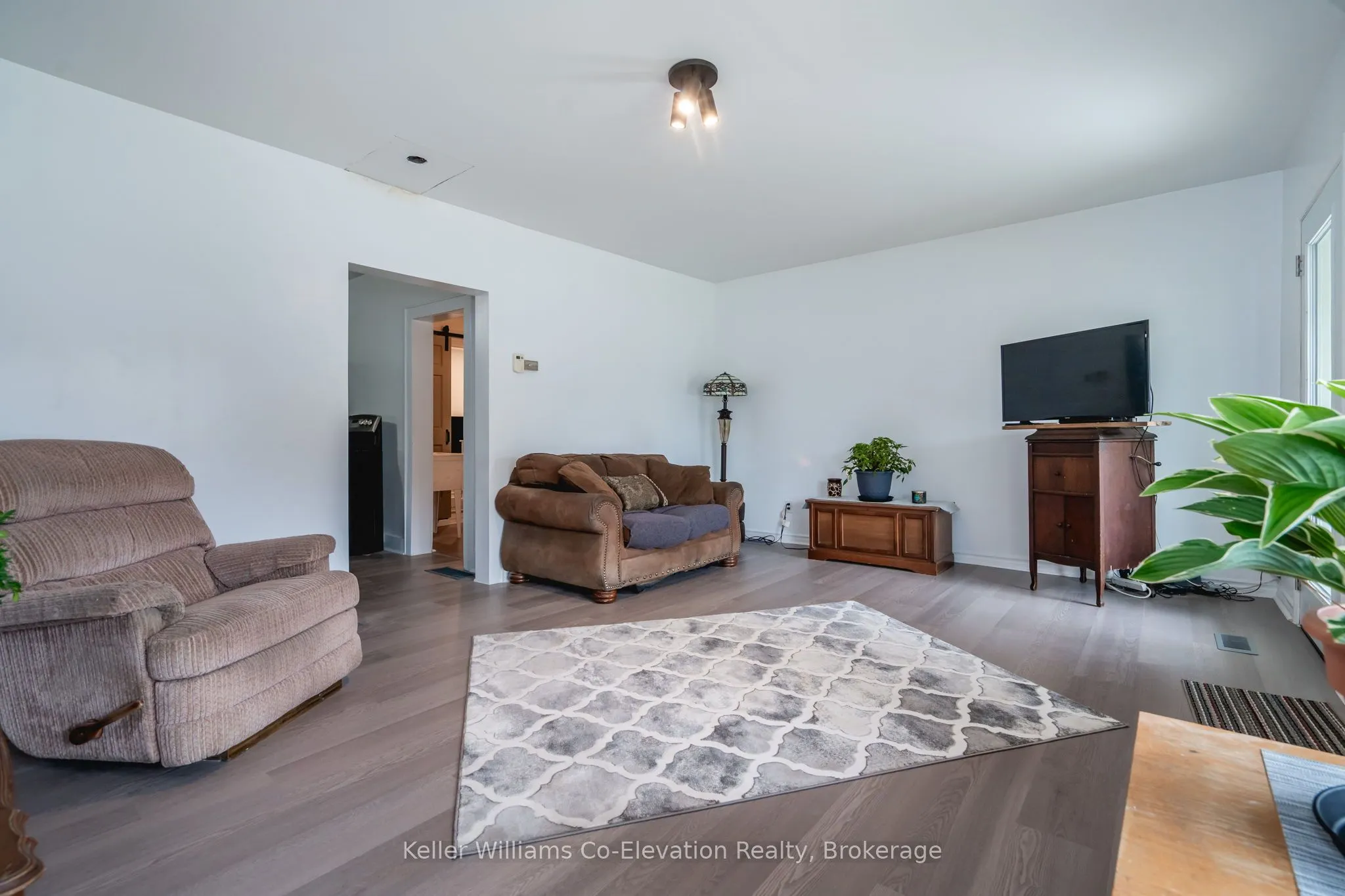 13 TORONTO Avenue