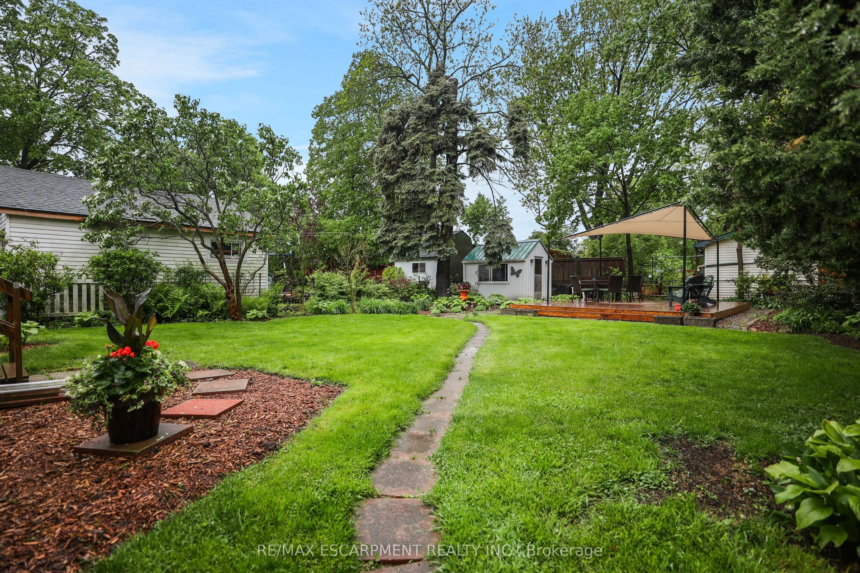 2 Kidd Avenue