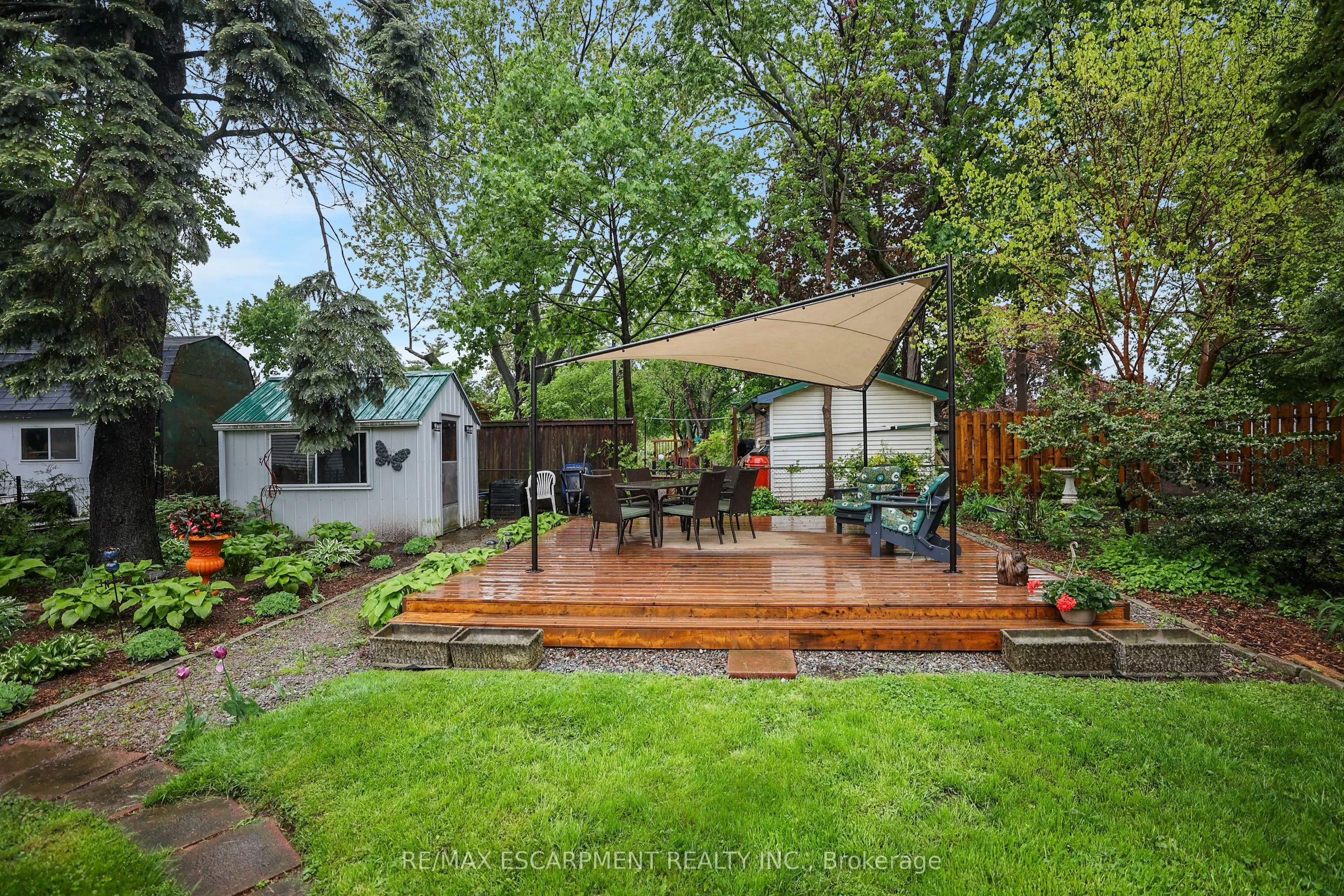 2 Kidd Avenue