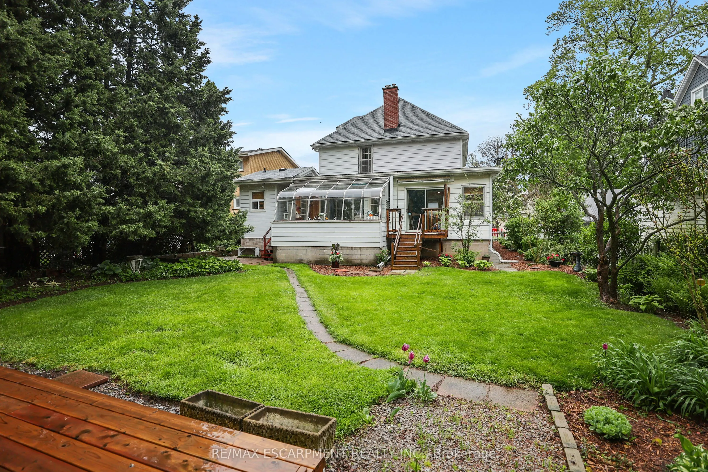 2 Kidd Avenue