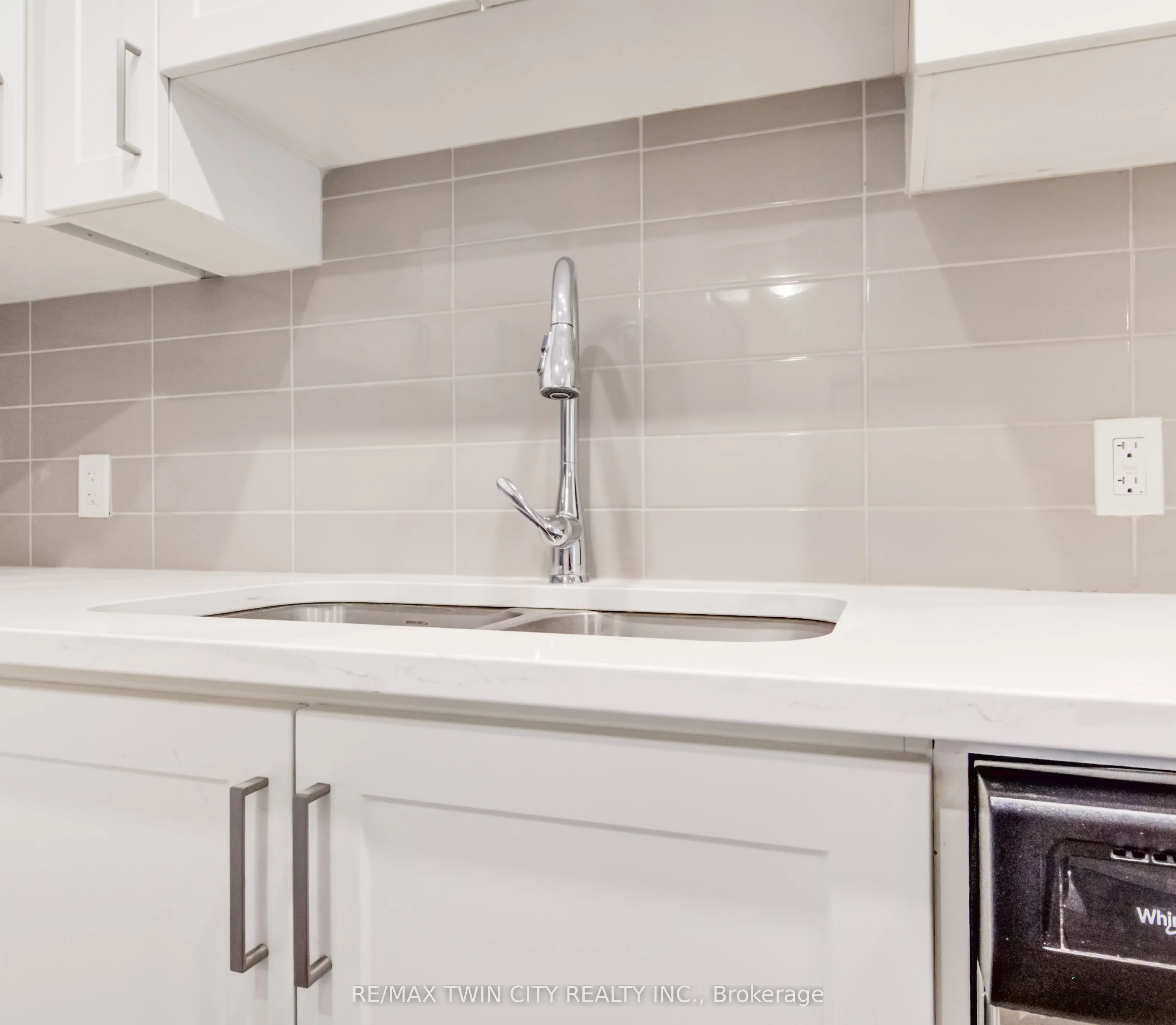 5 Wake Robin Drive, #303
